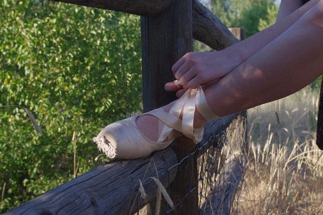 sewing pointe shoe ribbons 